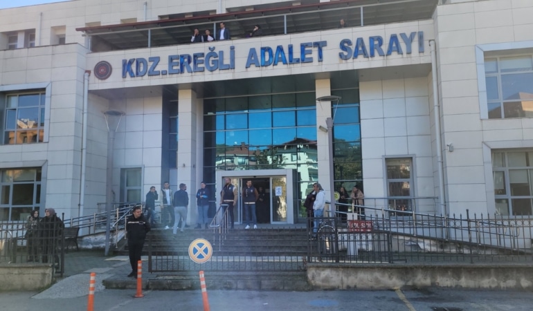 Tutuklandığını öğrenince adliye binasının 2’nci katın