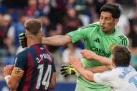ispanyada-2-liginde-kaleci-sinir-krizi-gecirdi-adam-oldurmeye-tesebbus-fpah