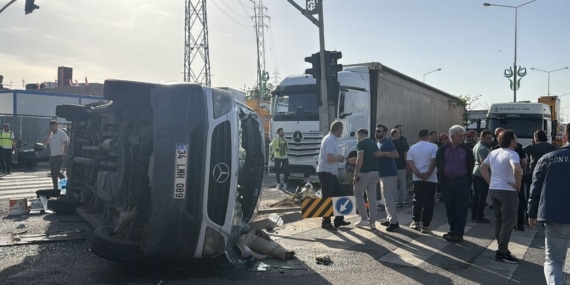 Kocaeli'de işçi servisi ile tırın çarpıştığı kazada 8 kişi yaralandı