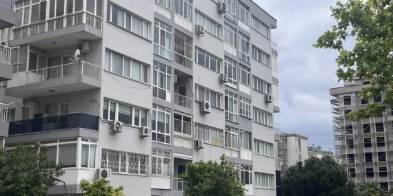İZMİR'DE BİR BABA TARTIŞTIĞI OĞLUNU BIÇAKLAYARAK ÖLDÜRDÜ