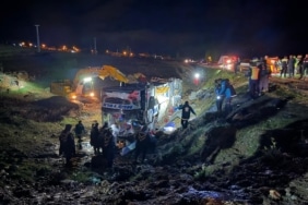 MALATYA'DA YOLCU OTOBÜSÜ DEVRİLDİ: 4 ÖLÜ, ÇOK SAYIDA YARALI
