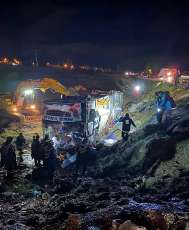 MALATYA'DA YOLCU OTOBÜSÜ DEVRİLDİ: 4 ÖLÜ, ÇOK SAYIDA YARALI