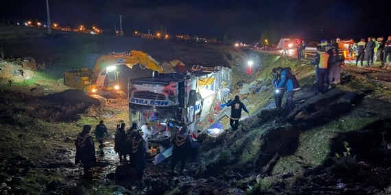 MALATYA'DA YOLCU OTOBÜSÜ DEVRİLDİ: 4 ÖLÜ, ÇOK SAYIDA YARALI