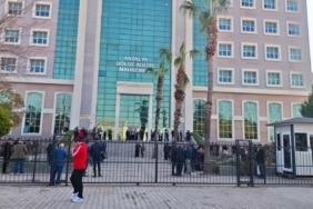 MUHİTTİN BÖCEK'İN DE YARGILANDIĞI DAVADA "TEHDİT" VE "MENFAAT" İDDİALARI MÜŞTEKİ İFADELERİ: "HAYATIM BİTME NOKTASINA GELMİŞ, BEN ŞİKAYETÇİ OLMAYACAĞIM DA KİM ŞİKAYETÇİ OLACAK" "TALEPLER YERİNE GELMEZSE MUHİTTİN BÖCEK BELEDİYE BAŞKANI OLDUĞU SÜRECE GERÇEKLEŞTİREMEZSİN"