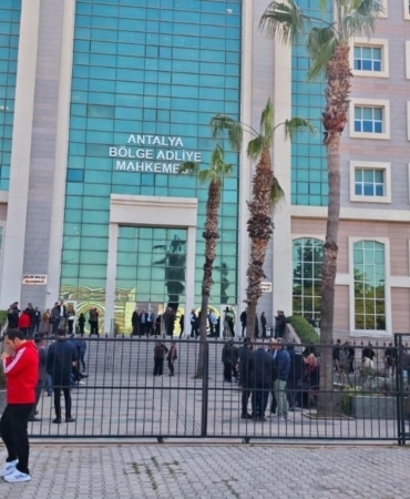 MUHİTTİN BÖCEK'İN DE YARGILANDIĞI DAVADA "TEHDİT" VE "MENFAAT" İDDİALARI MÜŞTEKİ İFADELERİ: "HAYATIM BİTME NOKTASINA GELMİŞ, BEN ŞİKAYETÇİ OLMAYACAĞIM DA KİM ŞİKAYETÇİ OLACAK" "TALEPLER YERİNE GELMEZSE MUHİTTİN BÖCEK BELEDİYE BAŞKANI OLDUĞU SÜRECE GERÇEKLEŞTİREMEZSİN"