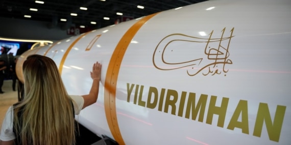 TÜRKİYE'NİN BUGÜNE KADAR ÜRETTİĞİ EN BÜYÜK FÜZESİ YILDIRIMHAN İLK KEZ SERGİLENDİ EN UZUN MENZİLLİ FÜZE OLMA ÖZELLİĞİ TAŞIYAN KITALARARASI HİPERSONİK BALİSTİK FÜZE YILDIRIMHAN YILDIRIMHAN'NIN ANİMASYON GÖRÜNTÜSÜ NEFES KESTİ