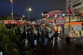 ÖĞRENCİ YURDUNDA YANGIN PANİĞİ: ÖĞRENCİLER SOKAĞA DÖKÜLDÜ KAYSERİ'DE KIZ ÖĞRENCİ YURDUNDA PRİZDEN ÇIKAN YANGIN BÜYÜMEDEN SÖNDÜRÜLDÜ