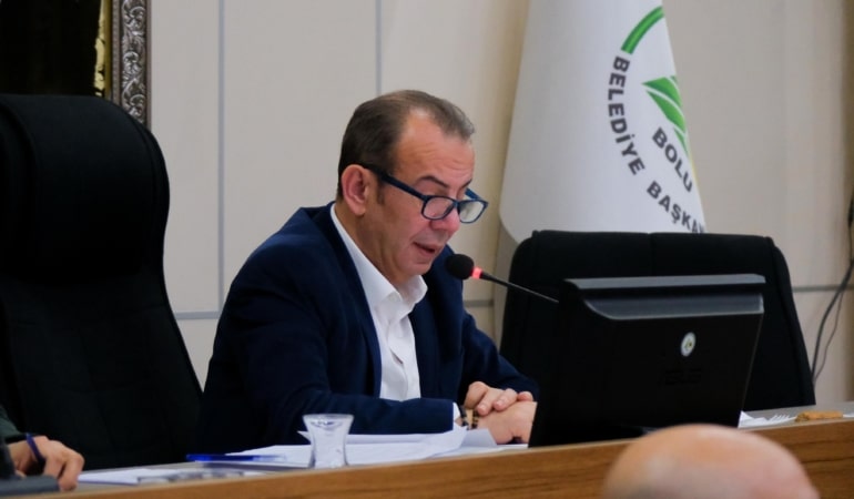 TANJU ÖZCAN'IN ŞANTAJ DAVASINDA İFADESİ ORTAYA ÇIKTI: "EŞİME KARŞI BİR ÖZÜR BORCUM VARDIR" "TCK'DA AHMAKLIK SUÇU VARSA CEZALANDIRILMAMI İSABETLİ GÖRÜYORUM" "2024 YILINDAN BU YANA BİRKAÇ DEFA MESAJLAŞMALAR GERÇEKLEŞMİŞTİR" "SİYASİ HASMIMIN TELKİNİYLE İFTİRA ATTI, ŞOFÖRÜMÜN NİKAHI İPTAL OLDU" "ÖZNUR'UN İFTİRALARI SONUCUNDA ŞOFÖRÜMÜN MAYIS AYINDA YAPILACAK NİKAHI BU ÇİRKİN İFTİRA YÜZÜNDEN İPTAL EDİLMİŞTİR. İDDİALARI İLE BİR YUVA KURULMASINI ENGELLEYEN ÖZNUR Ç. VE BÖYLE BİR İFADEYİ VERMESİ İÇİN KENDİSİNİ İKNA EDENLERİ ALLAH'A HAVALE EDİYORUM"