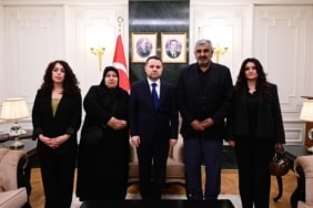 ADALET BAKANI GÜRLEK: "ROJİN, HAYALLERİ YARIM KALMIŞ BİR GENÇ KIZIMIZ, BİZ DEVLET OLARAK BU İŞİN SONUNA KADAR ÜZERİNE GİDECEĞİZ" ADALET BAKANI GÜRLEK ROJİN KABAİŞ'İN AİLESİ VE AVUKATLARI İLE BİR ARAYA GELDİ