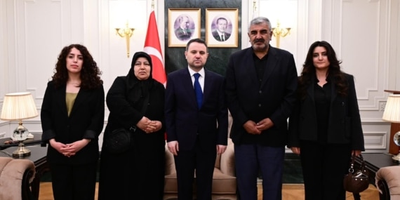 ADALET BAKANI GÜRLEK: "ROJİN, HAYALLERİ YARIM KALMIŞ BİR GENÇ KIZIMIZ, BİZ DEVLET OLARAK BU İŞİN SONUNA KADAR ÜZERİNE GİDECEĞİZ" ADALET BAKANI GÜRLEK ROJİN KABAİŞ'İN AİLESİ VE AVUKATLARI İLE BİR ARAYA GELDİ
