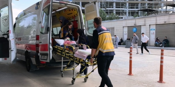 BALKONDA BAŞINA MERMER DÜŞEN ÇOCUK AĞIR YARALANDI