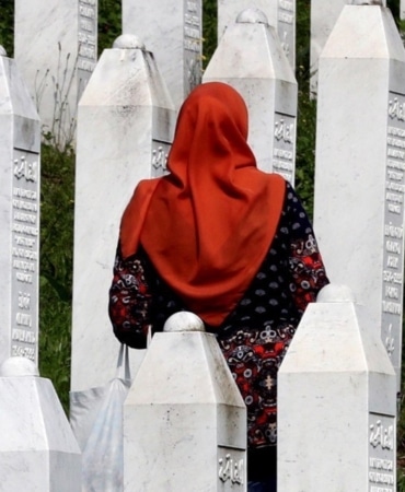 SARAYBOSNA'DAKİ "SAVAŞ TURİZMİ" KATILIMCILARI, EN GÜZEL KADINLARI VURMAK İÇİN BİRBİRİYLE YARIŞMIŞ HAMİLE KADINLARI VURMAK İÇİN 110 BİN ALMAN MARK ÖDEMİŞLER