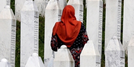 SARAYBOSNA'DAKİ "SAVAŞ TURİZMİ" KATILIMCILARI, EN GÜZEL KADINLARI VURMAK İÇİN BİRBİRİYLE YARIŞMIŞ HAMİLE KADINLARI VURMAK İÇİN 110 BİN ALMAN MARK ÖDEMİŞLER