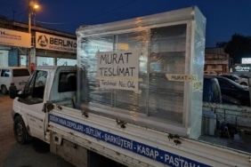 KARABÜK MERKEZLİ 14 İLDE YAPAY ZEKA DESTEKLİ DOLANDIRICILIK ÇETESİ ÇÖKERTİLDİ SAHTE FATURA VE YAPAY ZEKA İLE 90 KİŞİYİ DOLANDIRAN 23 KİŞİ YAKALANDI