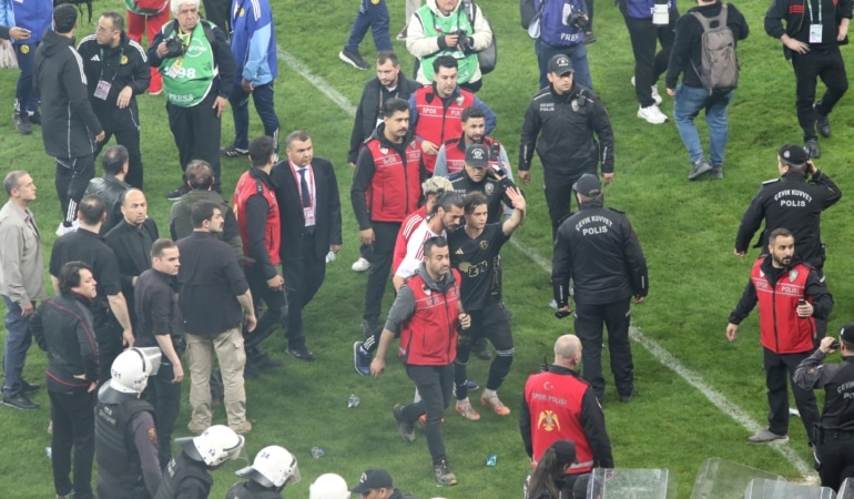 ESKİŞEHİR'DE PLAY-OFF MÜCADELESİ OLAYLI BİTTİ