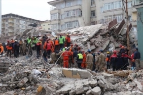 ESKİ BELEDİYE BAŞKANI ERKAL'A DEPREMDE YIKILAN BİNAYLA İLGİLİ DAVADA 4 YIL HAPİS