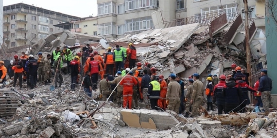 ESKİ BELEDİYE BAŞKANI ERKAL'A DEPREMDE YIKILAN BİNAYLA İLGİLİ DAVADA 4 YIL HAPİS
