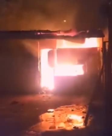 Eyüpsultan'da kurban satış merkezinde çıkan yangında 1 ki.