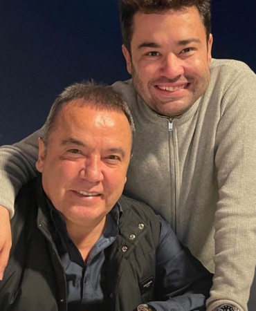 Gökhan Böcek ofisteyken, 4 kez para getirip bırakmış