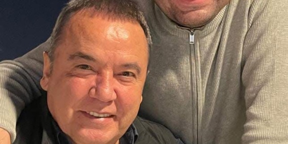 Gökhan Böcek ofisteyken, 4 kez para getirip bırakmış