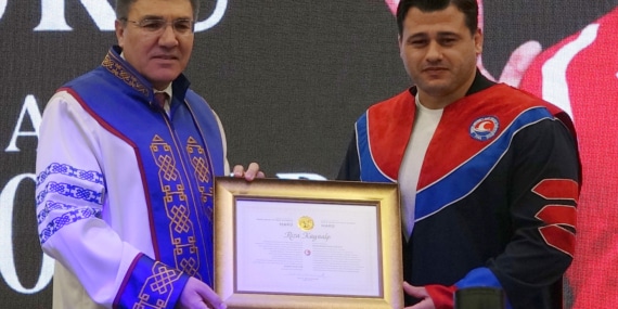 Milli güreşçi Rıza Kayaalp'e fahri doktora unvanı
