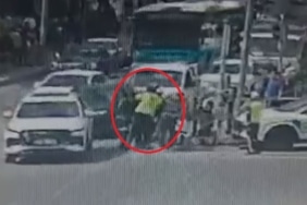 Nefes borusuna cisim kaçan moto kurye, polislerin ‘heimlich..