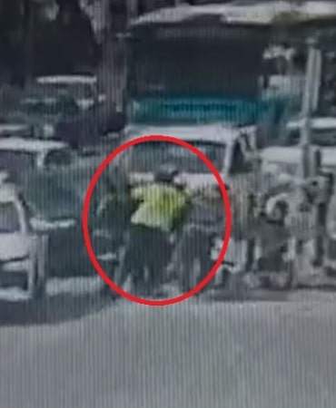 Nefes borusuna cisim kaçan moto kurye, polislerin ‘heimlich..