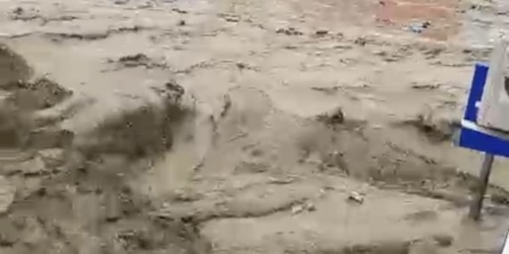 Samsun’da sağanak sele dönüştü