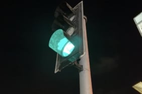 Şişli’de kazada üzerine trafik ışığı devrilen Mısırl